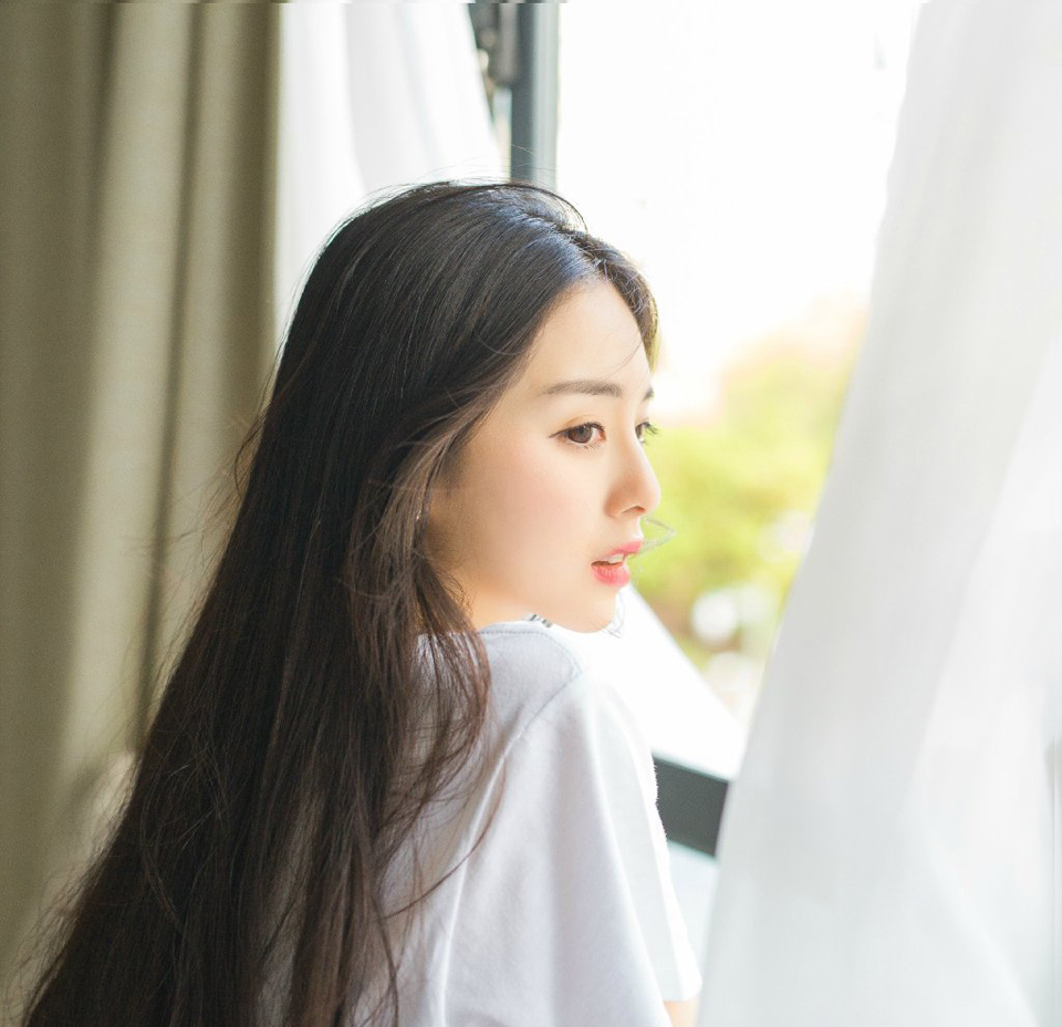 “放他进来！”孟达皱了皱眉，似乎有些犹豫，随后挥了挥手，示意护卫们退下。